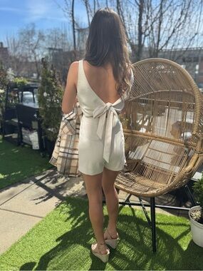 Wilfred | ecoulement short Jumpsuit | Cream V-Neck Tie Waist Cutout | US 0